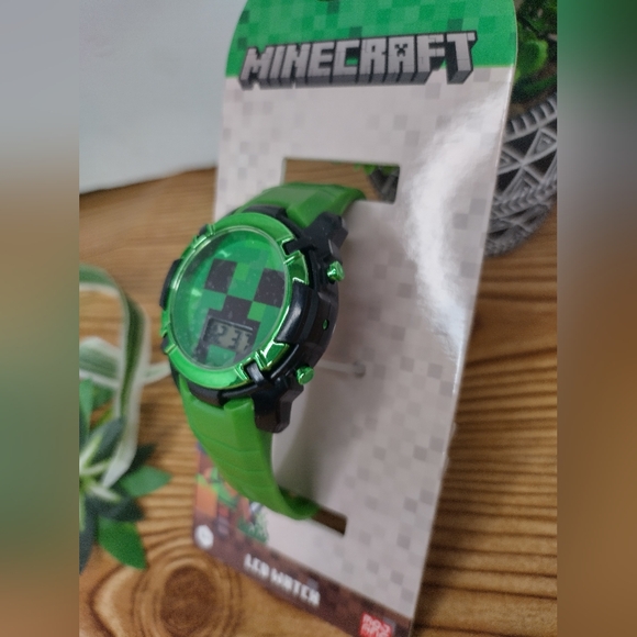 Mindcraft LCD Watch - Picture 3 of 8